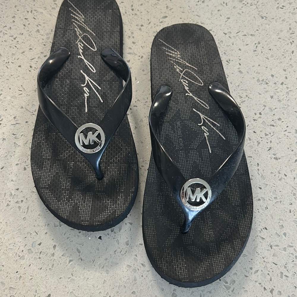 Michael kors flip flops
